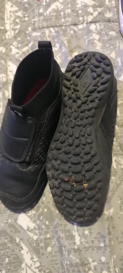 Botines deportivos negros para niños - miniatura 2