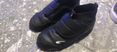 Botines deportivos negros para niños - miniatura 3
