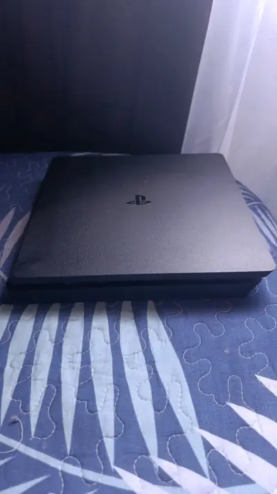 Consola PlayStation 4 Slim con control y cables - miniatura 1