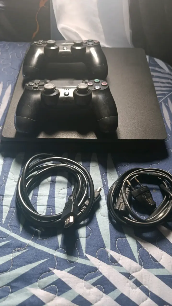 Consola PlayStation 4 Slim con control y cables - 2