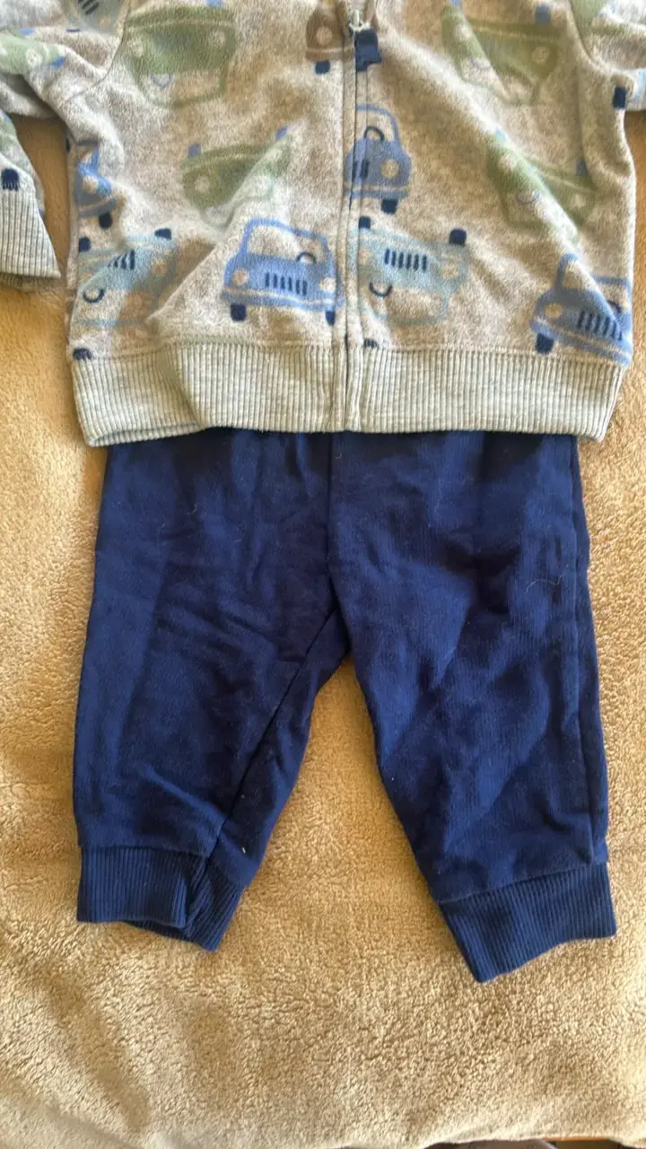 Conjunto de bebé Carter's con diseño de autos - 2