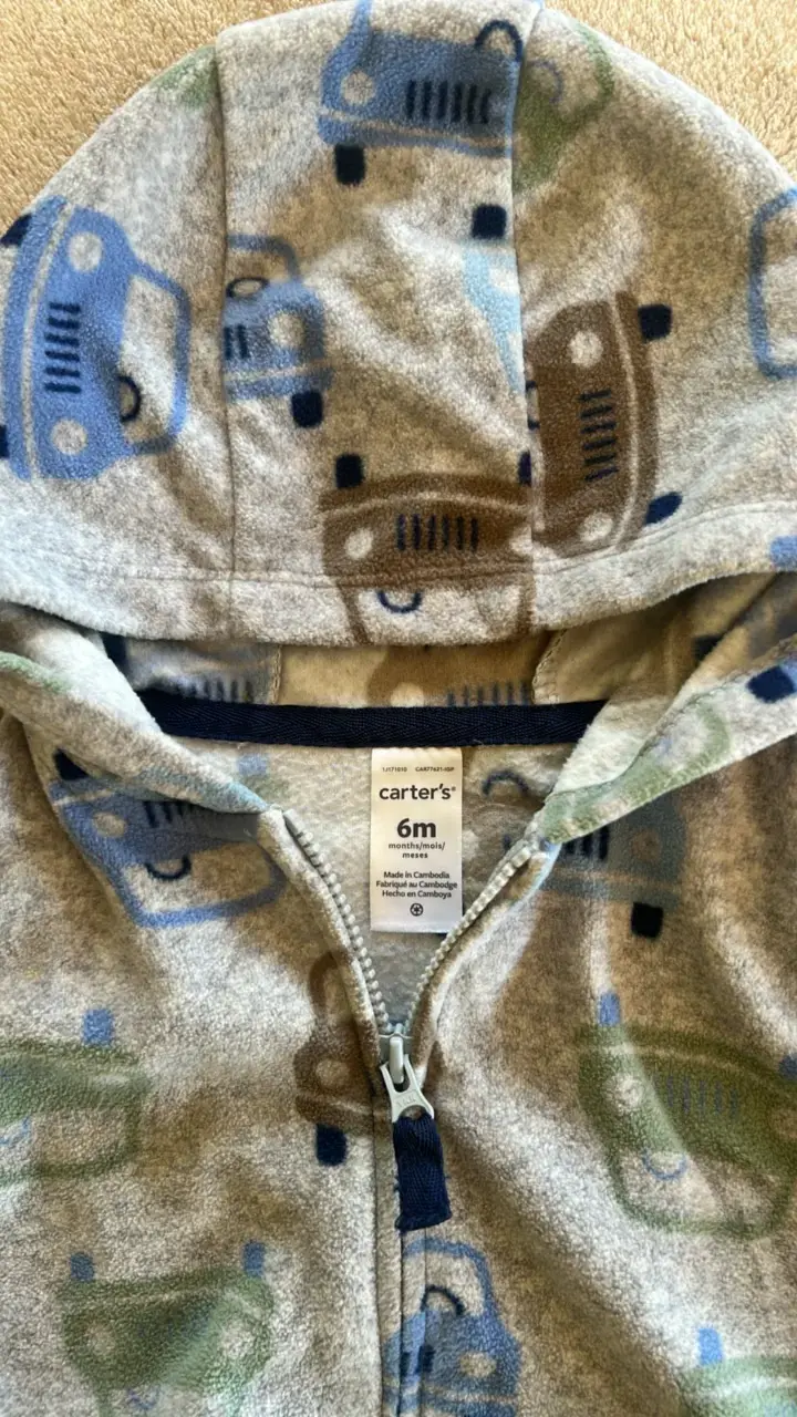 Conjunto de bebé Carter's con diseño de autos - 3