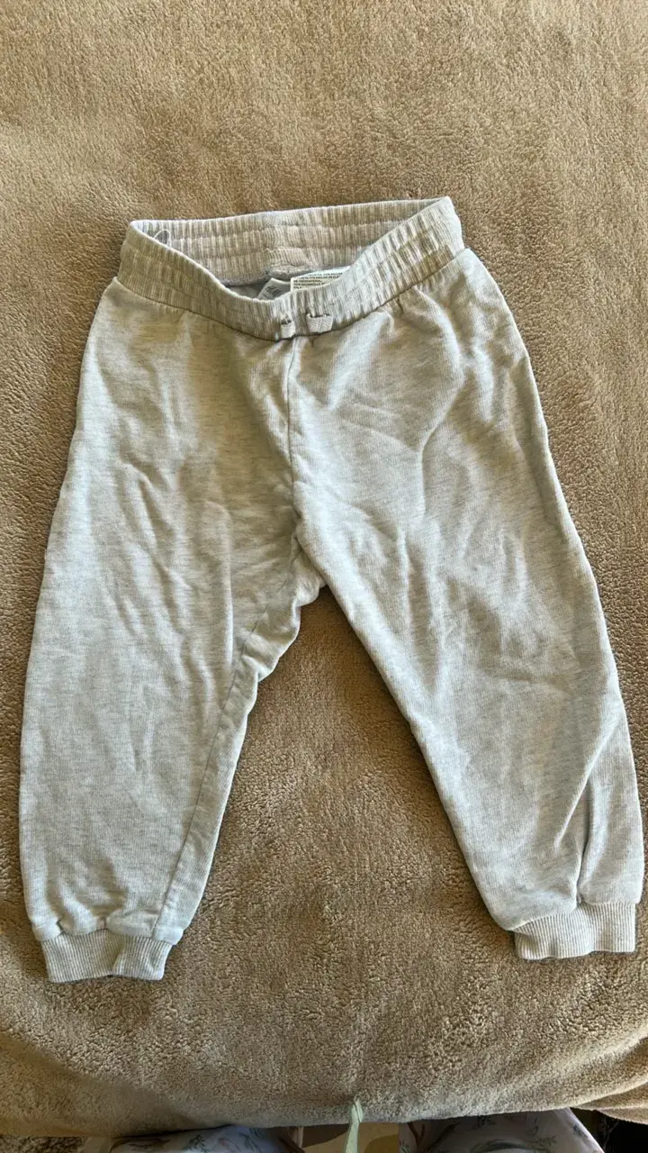 Pantalones de bebé gris claro cómodos - 1