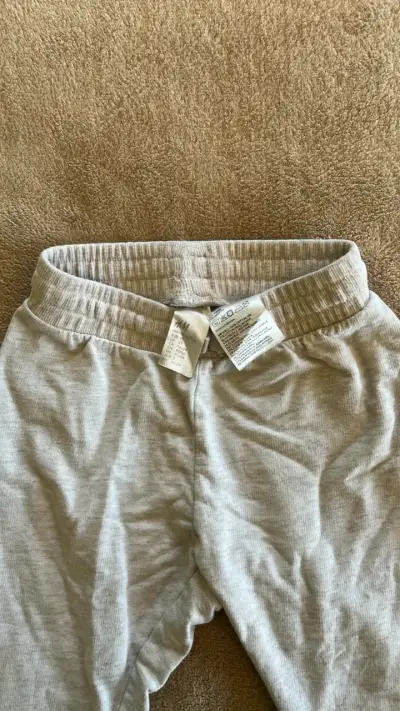 Pantalones de bebé gris claro cómodos - miniatura 2