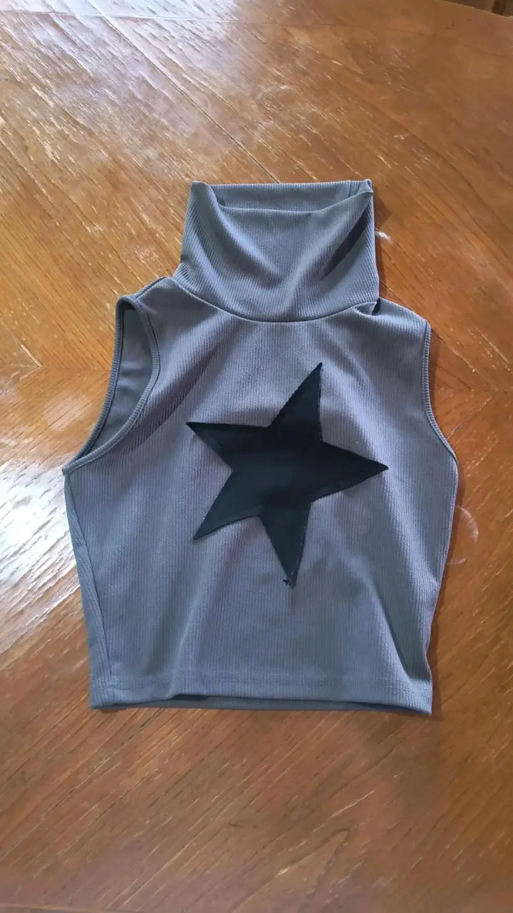 Chaleco sin mangas gris con estrella negra - 1