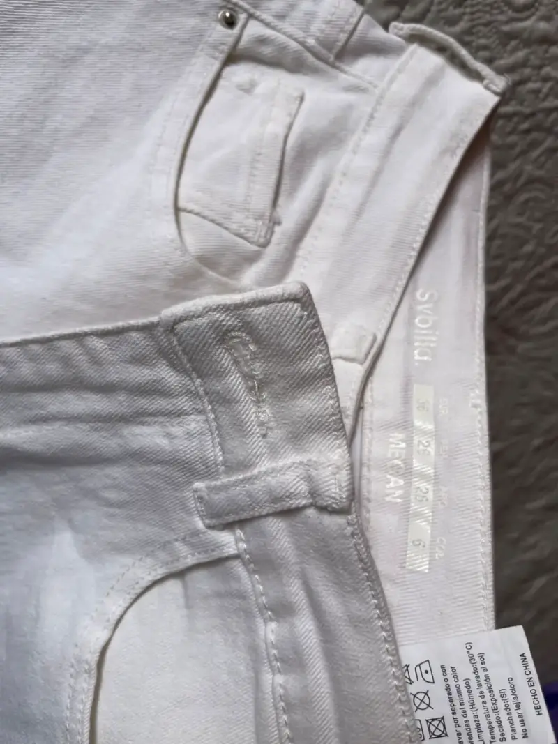 Pantalones blancos ajustados para mujer - 3