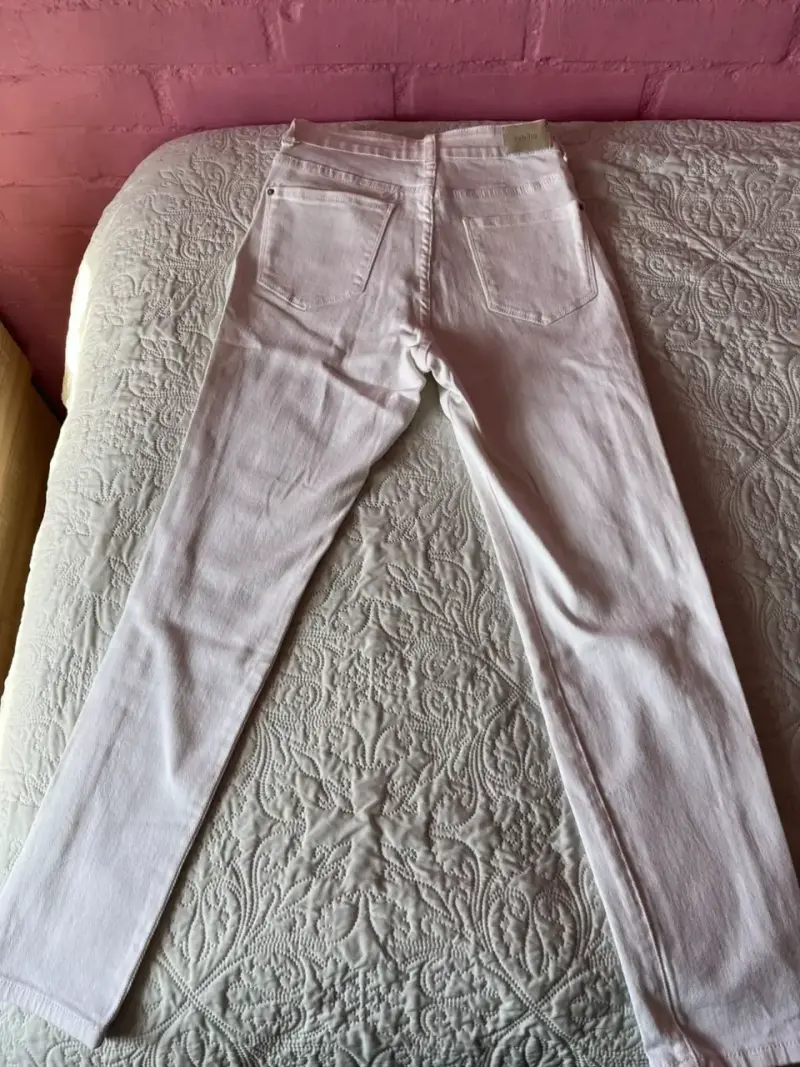 Pantalones blancos ajustados para mujer - 4