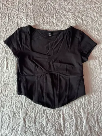 Top negro ajustado para mujer - miniatura 1
