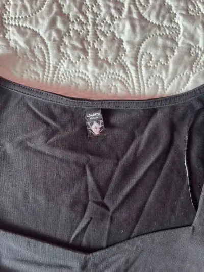 Top negro ajustado para mujer - miniatura 2
