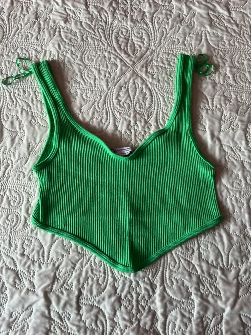 Top corto verde de tirantes para mujer