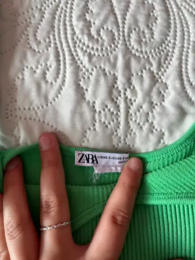Top corto verde de tirantes para mujer - miniatura 2
