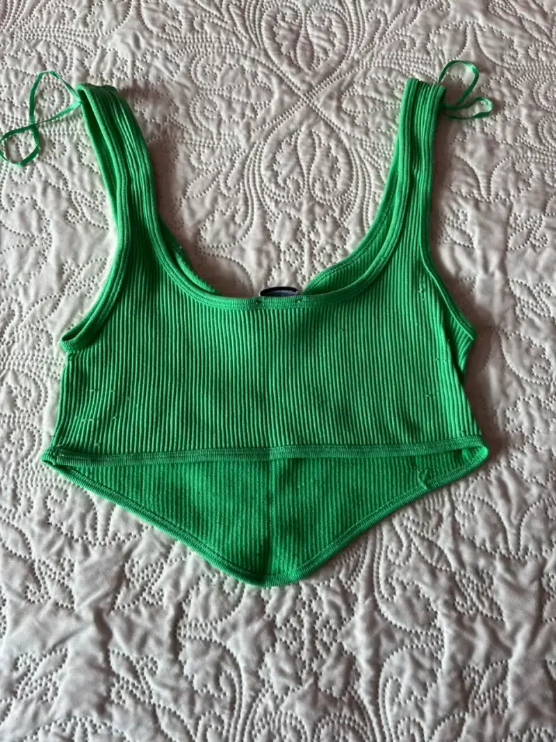Top corto verde de tirantes para mujer - 3