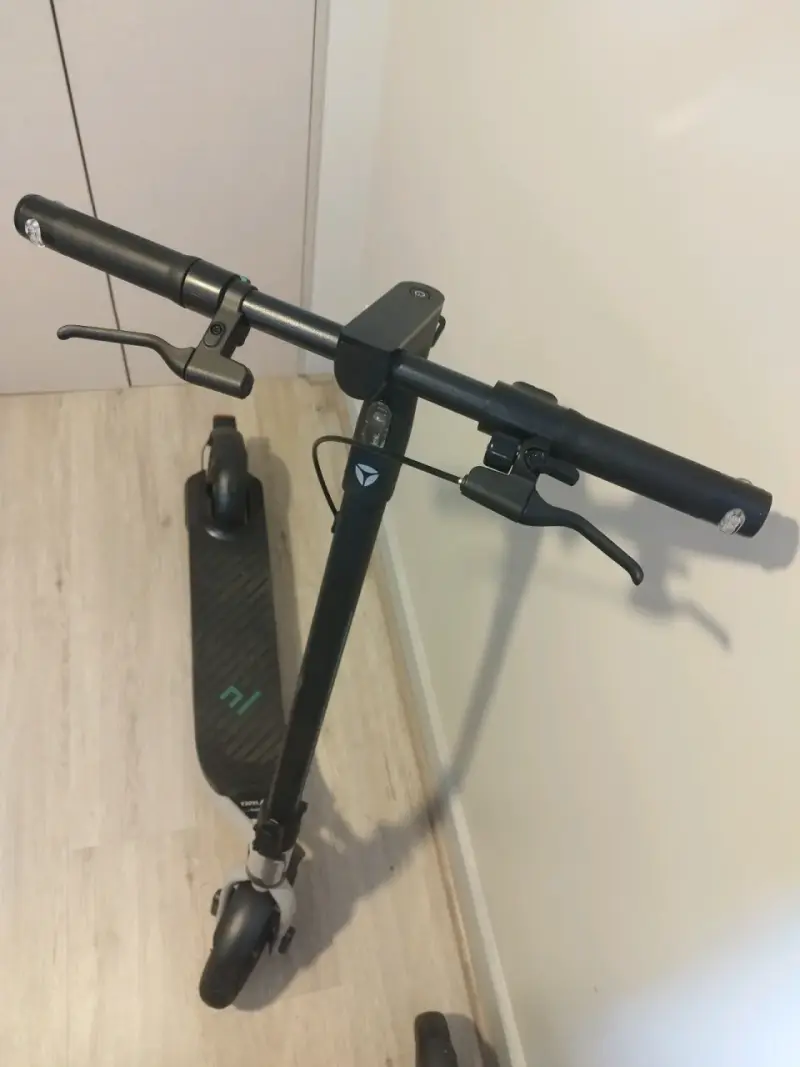 Scooter Eléctrico Yadea 750W 30Km Negro - 5