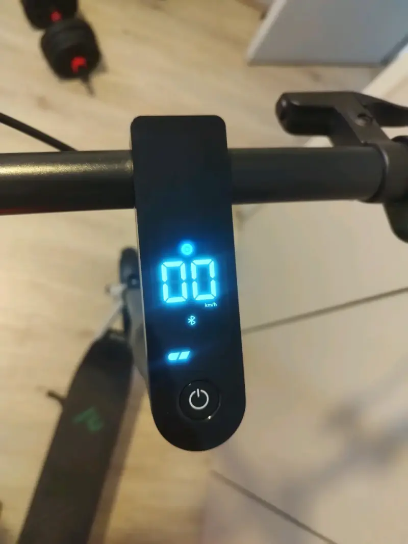 Scooter Eléctrico Yadea 750W 30Km Negro - 6