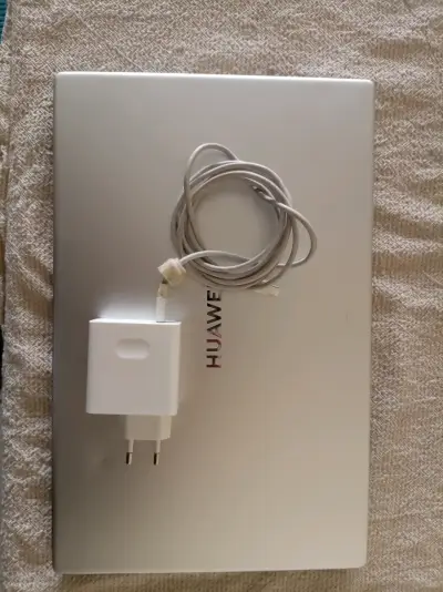 Laptop Huawei no enciende - miniatura 1