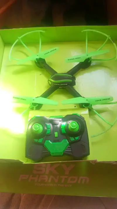 Drone Sky Phantom con Control Remoto - miniatura 1