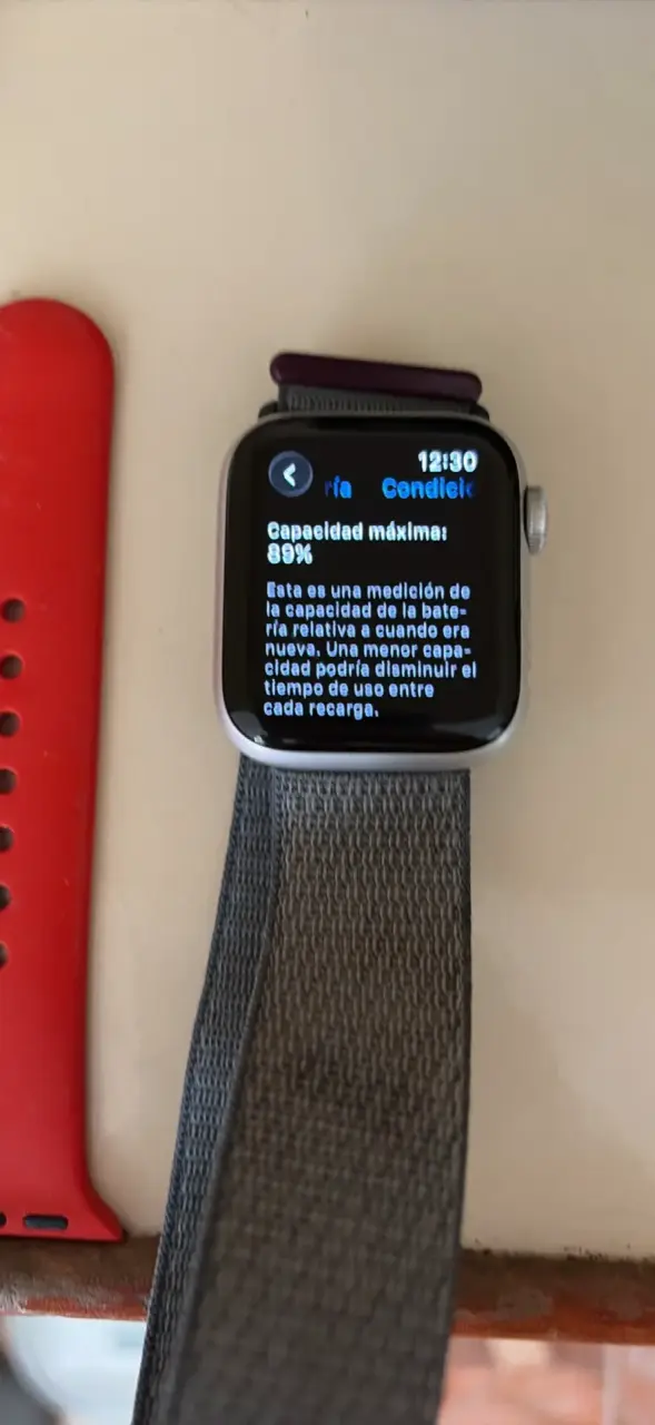 Apple Watch con correas adicionales y cargador - 2