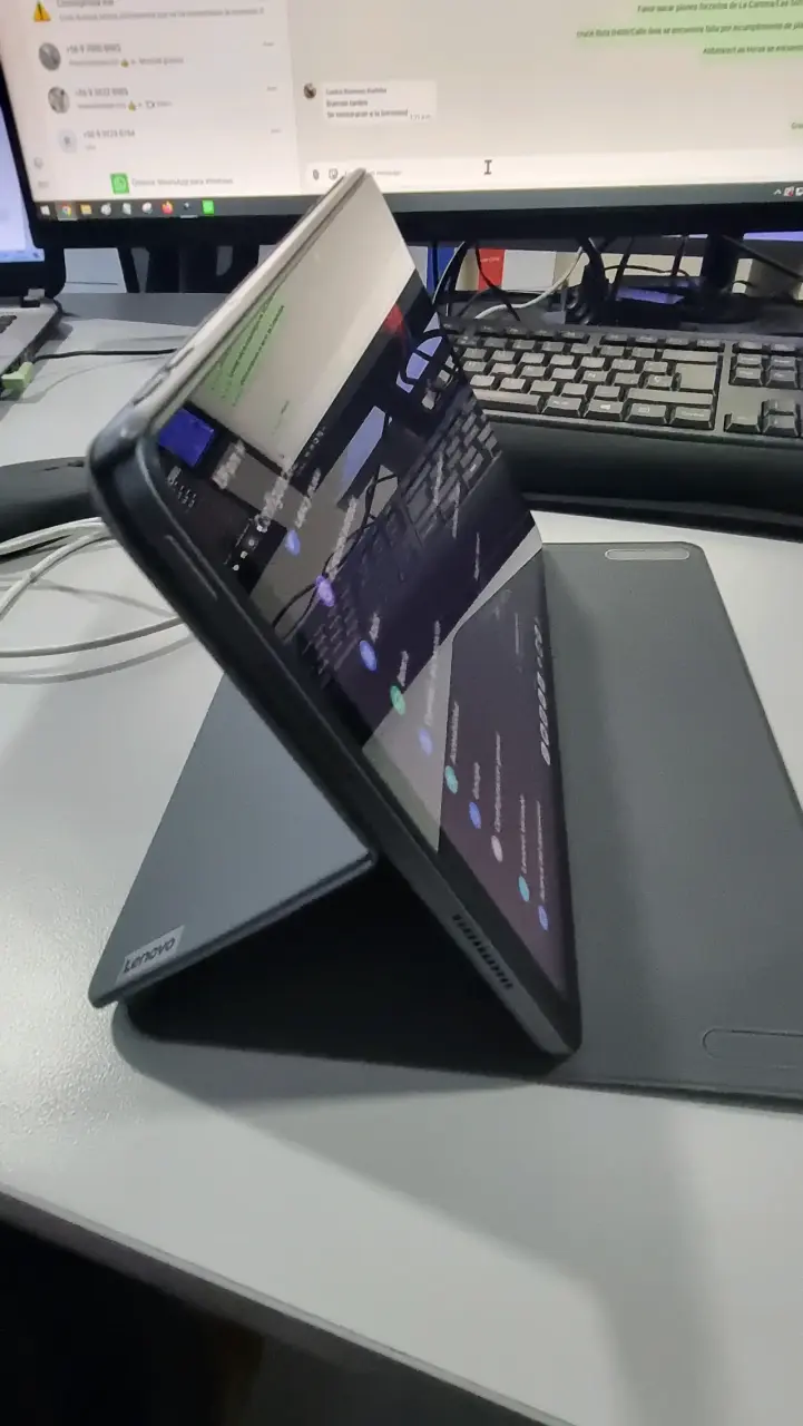 Tablet Lenovo Tab M11 con accesorios - 3