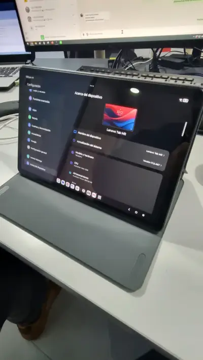 Tablet Lenovo Tab M11 con accesorios - miniatura 4