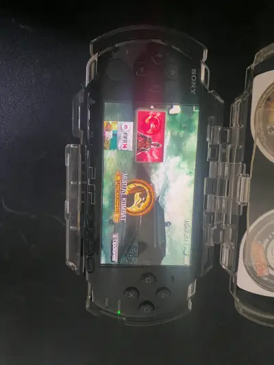 Consola Sony PSP con juegos y estuche - miniatura 1