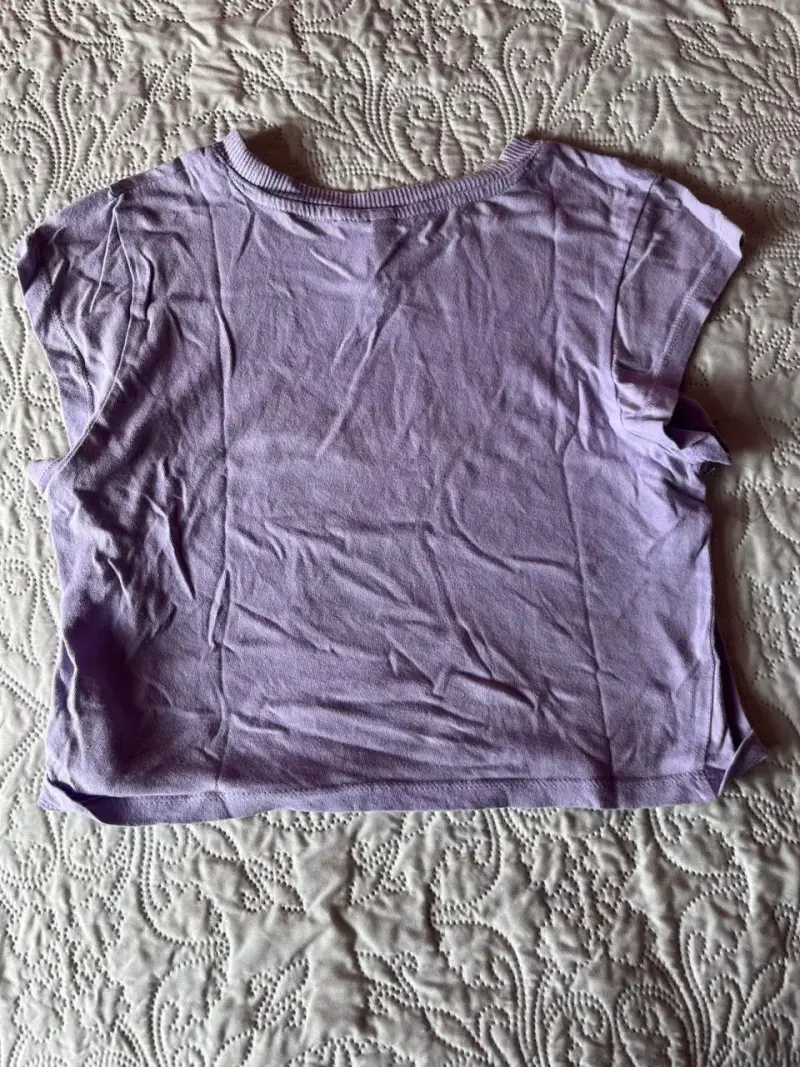 Polera lila con diseño floral - 2
