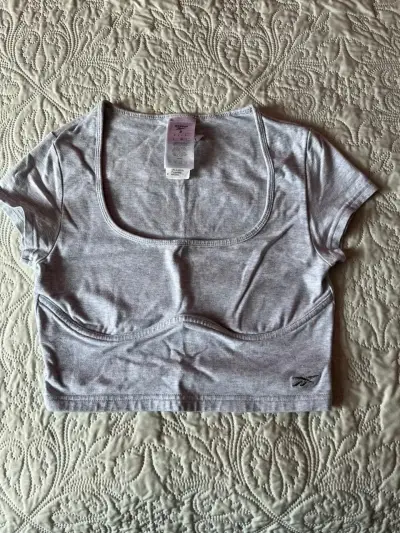 Top deportivo gris Reebok para mujer - miniatura 1