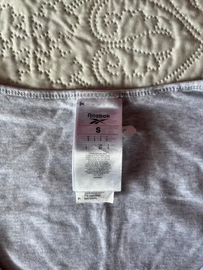 Top deportivo gris Reebok para mujer - miniatura 2