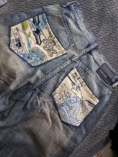 Jeans Ecko Unlimited con diseño en bolsillos - miniatura 1