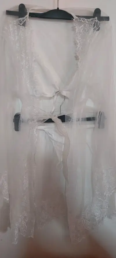 Conjunto de lencería blanco con bata de encaje - miniatura 3