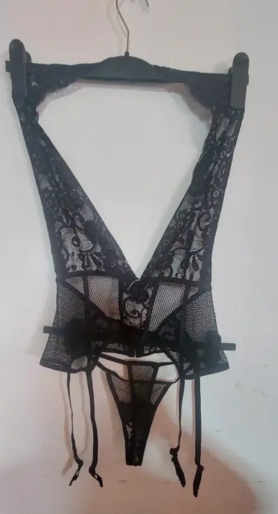 Body de encaje negro con ligas - miniatura 1