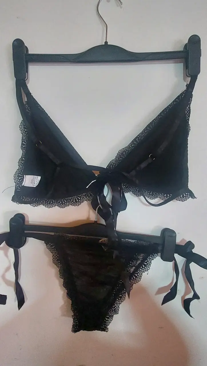 Conjunto de lencería negro con encaje - 2