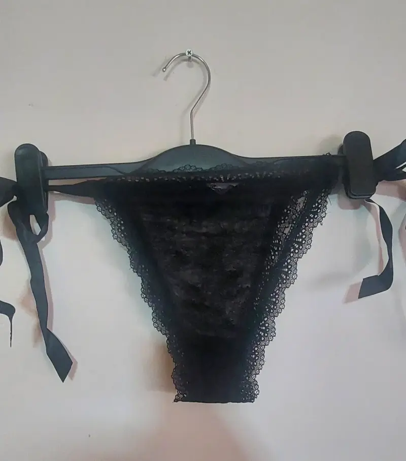 Conjunto de lencería negro con encaje - 4