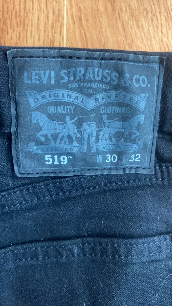 Jeans Levi's 519 negros talla 30 - 2