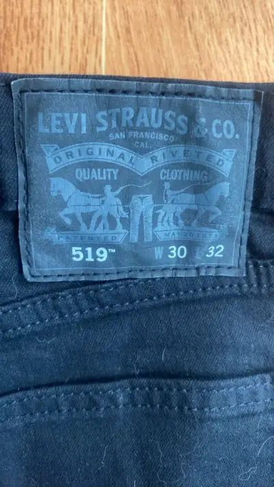 Jeans Levi's 519 negros talla 30 - miniatura 2