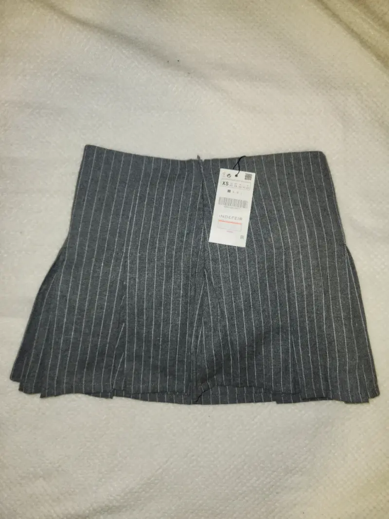 Falda corta a rayas grises talla XS - 1