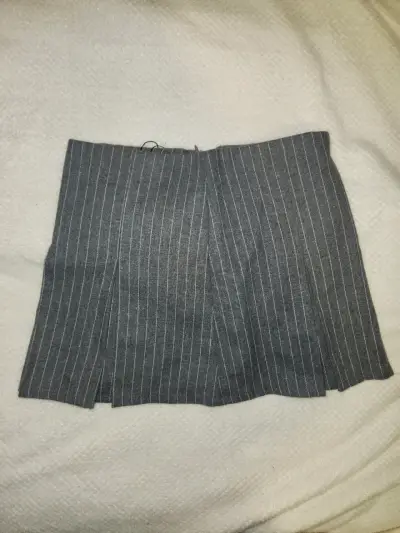 Falda corta a rayas grises talla XS - miniatura 2