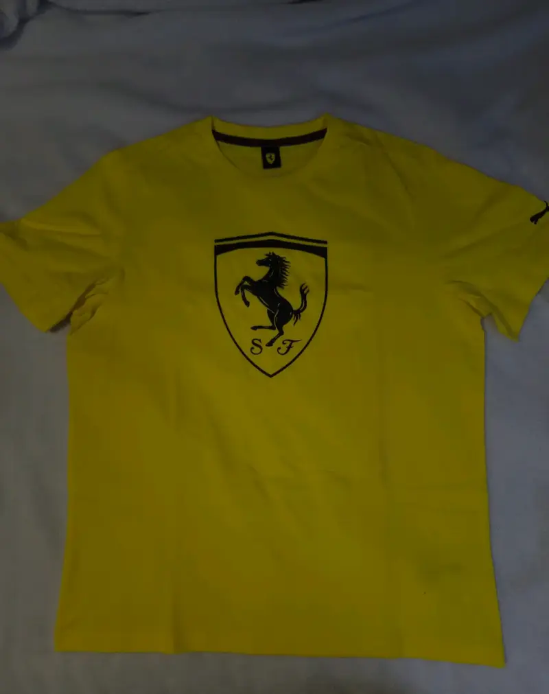 Polera amarilla Ferrari con logo SF - 1