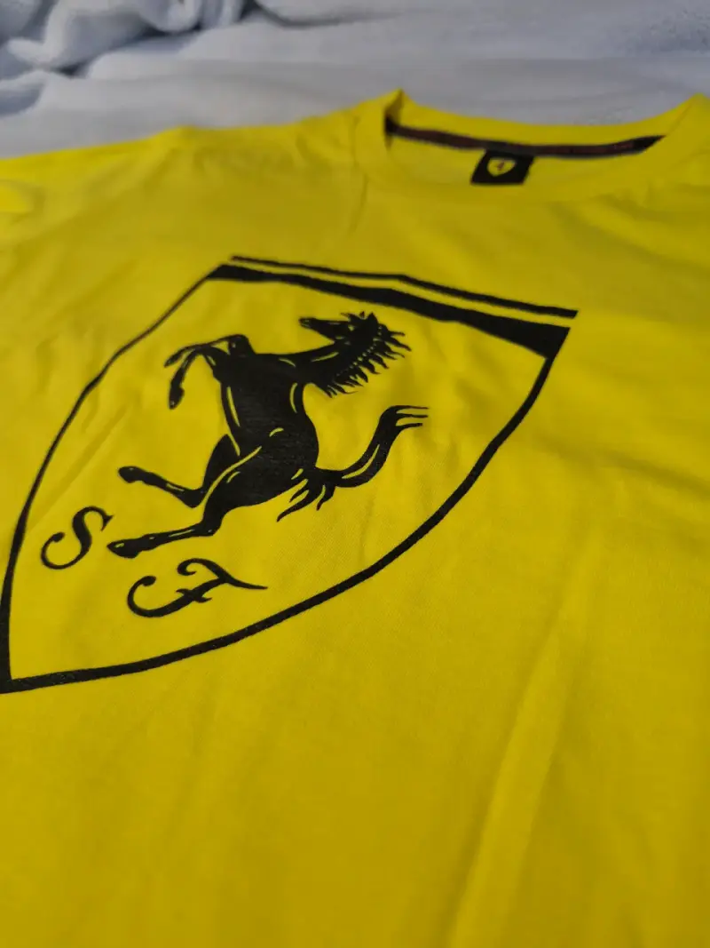 Polera amarilla Ferrari con logo SF - 2