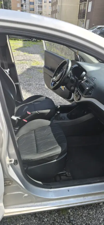 Kia Morning 2013 en buen estado - miniatura 2