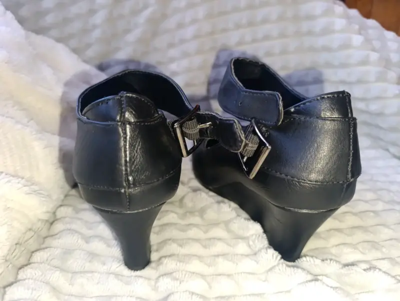 Zapatos de tacón negro con hebilla - 2