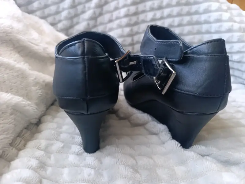 Zapatos de tacón negro con hebilla - 4