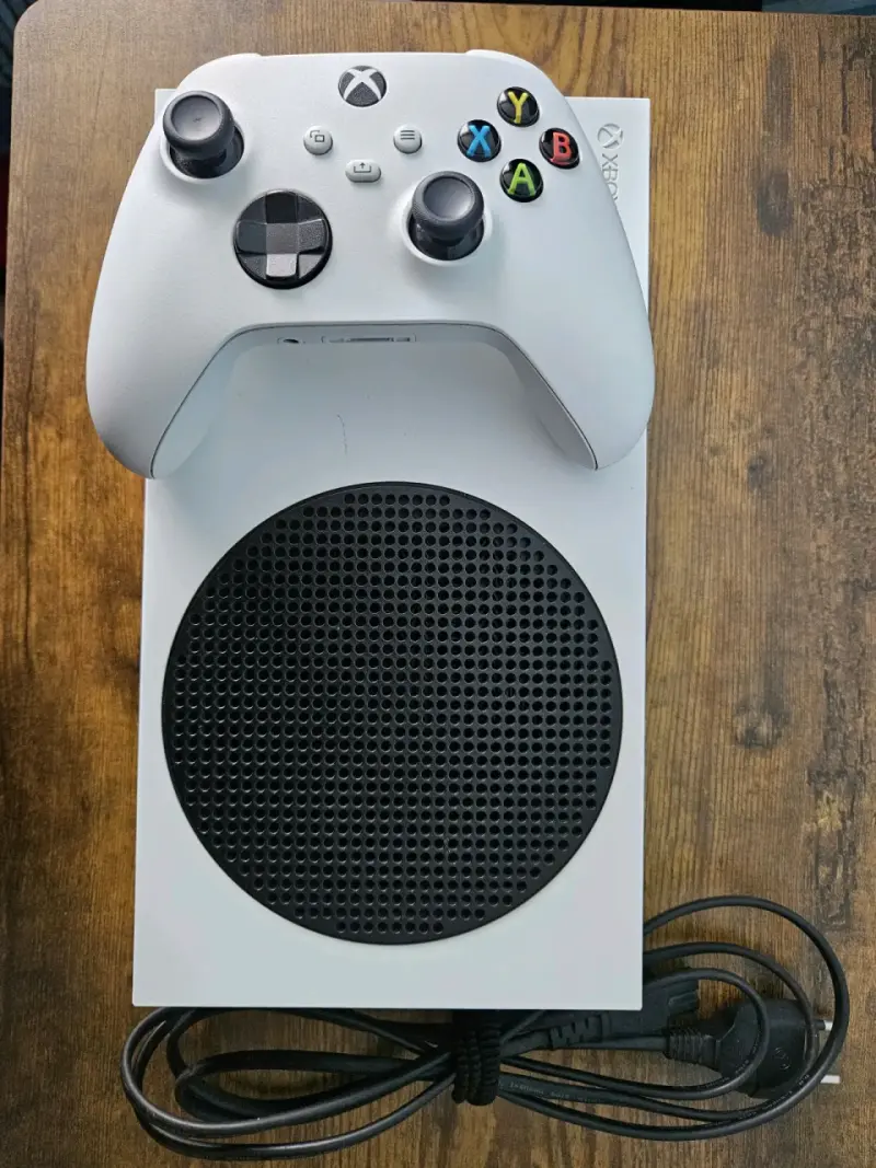 Consola Xbox Series S con Control Blanco - 2