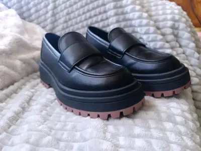 Zapatos mocasines negros con suela gruesa - miniatura 4