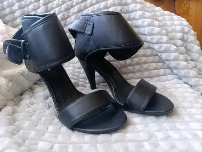 Sandalias de tacón alto negras Bata - miniatura 1