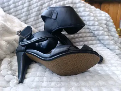 Sandalias de tacón alto negras Bata - miniatura 2