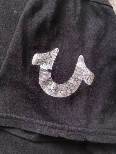 Polera Negra True Religion detalles plateados - miniatura 4