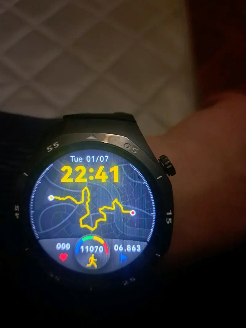 Smartwatch deportivo con GPS y monitor de actividad - 1