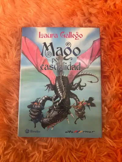 Libro 'Mago por Casualidad' de Laura Gallego - miniatura 1
