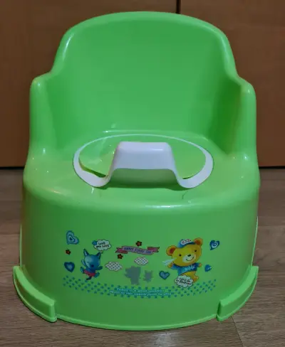 Bacinica infantil verde con diseño de oso - miniatura 1