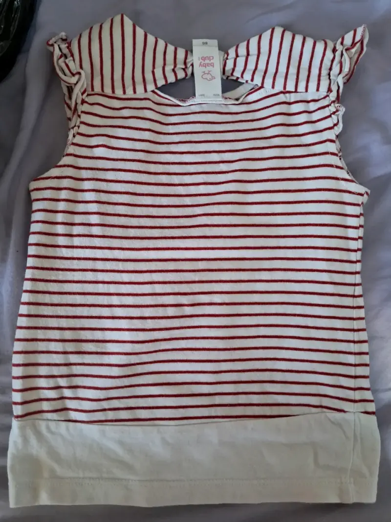 Polera rayada roja con detalle floral para niña - 2